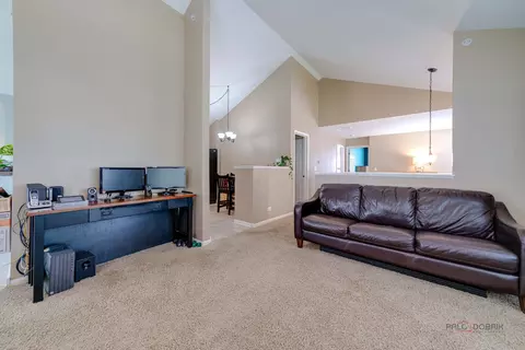 Living - 3063 Nicklaus Ln, Wadsworth, IL 60083 photo 2 of 3