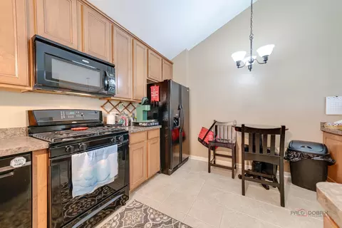 Kitchen - 3063 Nicklaus Ln, Wadsworth, IL 60083 photo 5 of 5