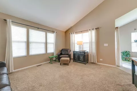 Living - 3063 Nicklaus Ln, Wadsworth, IL 60083 photo 1 of 3