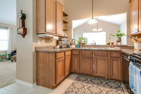 Kitchen - 3063 Nicklaus Ln, Wadsworth, IL 60083 photo 2 of 5