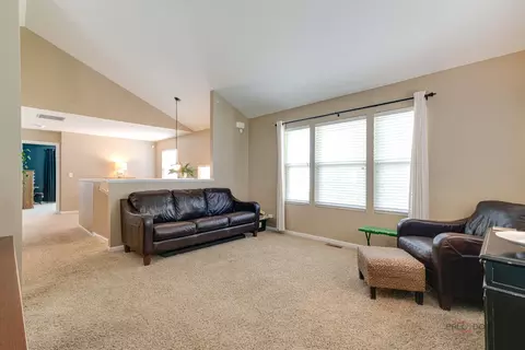 Living - 3063 Nicklaus Ln, Wadsworth, IL 60083 photo 3 of 3