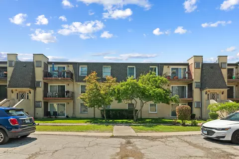 808 N River Rd #2A, Mount Prospect, IL 60056