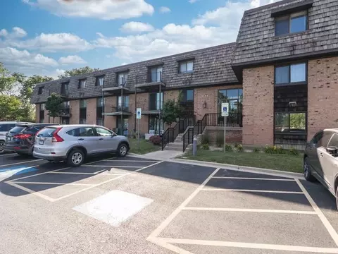 1 Oak Creek Dr #2305, Buffalo Grove, IL 60089