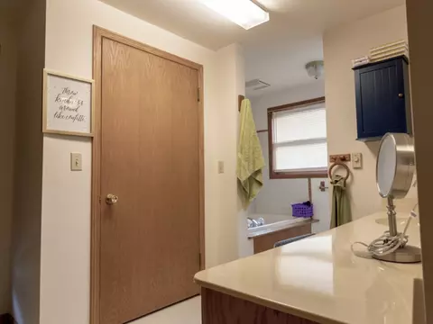 Bath - 304 Nettle St, Morris, IL 60450 photo 4 of 6