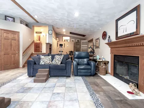 Living - 304 Nettle St, Morris, IL 60450 photo 7 of 11