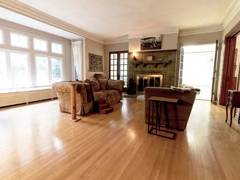 Living - 304 Nettle St, Morris, IL 60450 photo 2 of 11
