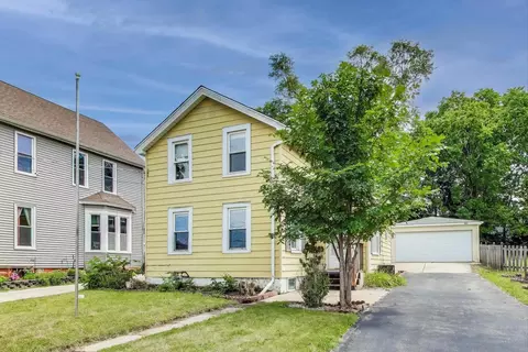 936 Sard Ave, Aurora, IL 60506