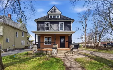 645 E Calhoun St, Woodstock, IL 60098