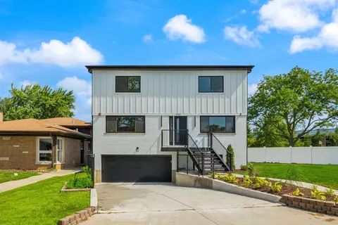 4932 Brummel St, Skokie, IL 60077