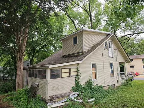 904 Walnut Ave, Dixon, IL 61021 photo 2