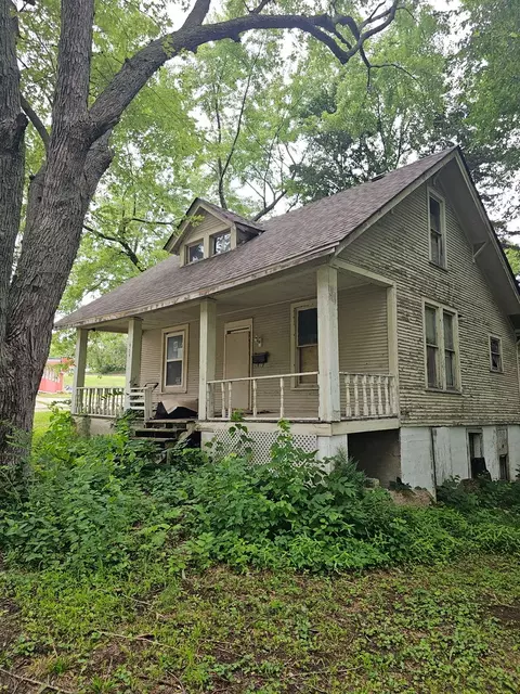 904 Walnut Ave, Dixon, IL 61021