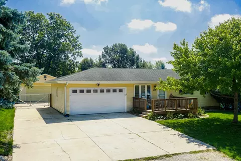 404 Standish Dr, Bloomington, IL 61704 photo 2