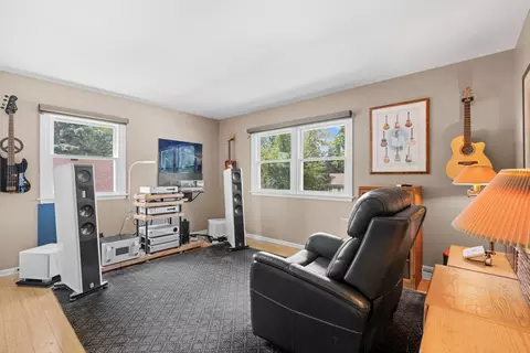 Living - 305 Bell Dr, Cary, IL 60013 photo 4 of 4
