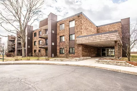522 E Algonquin Rd #207, Schaumburg, IL 60173