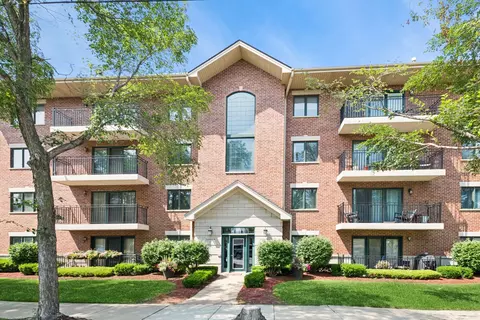 3720 W 111th St #303, Chicago, IL 60655