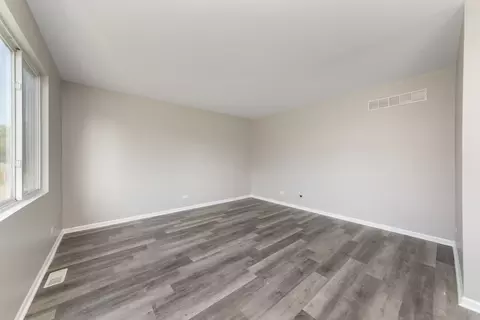 Living - 6407 Coyote Ridge Ct, Plainfield, IL 60586 photo 2 of 4