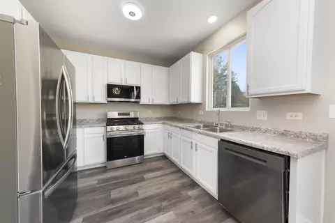 Kitchen - 6407 Coyote Ridge Ct, Plainfield, IL 60586 photo 1 of 2