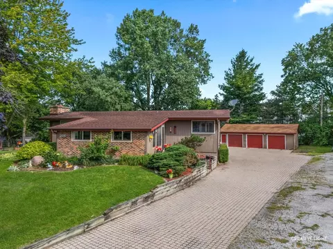 201 Long Ave, North Aurora, IL 60542