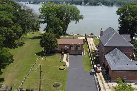 42567 N Woodbine Ave, Antioch, IL 60002