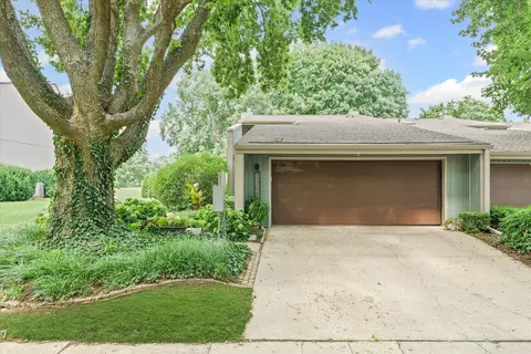 2306 Briar Hill Dr, Champaign, IL 61822