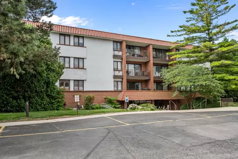 2046 Saint Johns Ave #2E, Highland Park, IL 60035