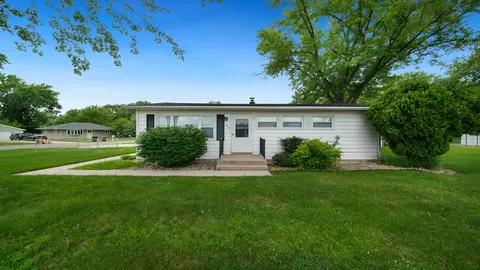 402 Langley Rd, Machesney Park, IL 61115