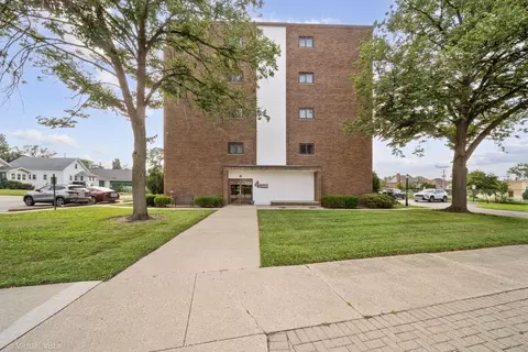 4 S Mason St #403, Bensenville, IL 60106