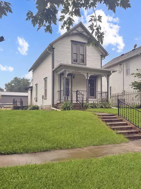 213 Main St, Leaf River, IL 61047
