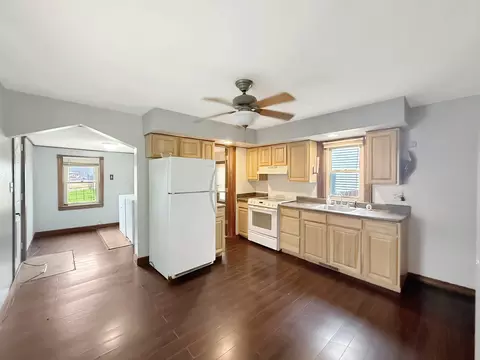 213 Main St, Leaf River, IL 61047 photo 5