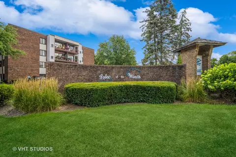 1500 Harbour Dr #1D, Wheeling, IL 60090
