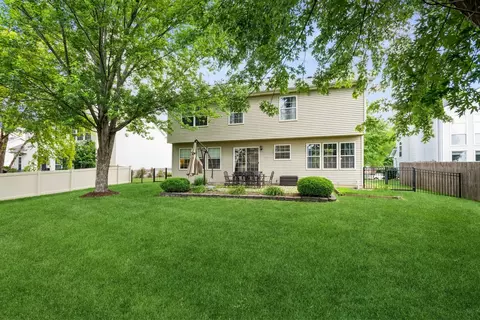 2111 Colonial St, Aurora, IL 60503 photo 2
