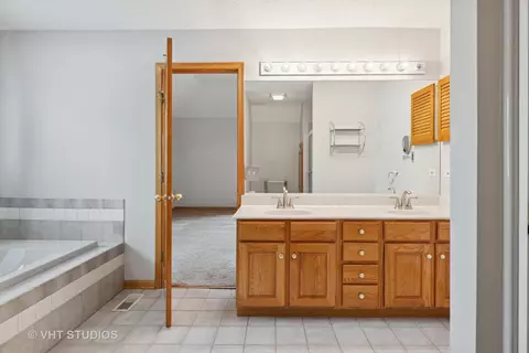 Bath - 1971 Tunbridge Ct, Algonquin, IL 60102 photo 5 of 6