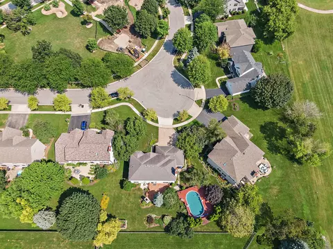 View/Area - 1971 Tunbridge Ct, Algonquin, IL 60102 photo 3 of 6