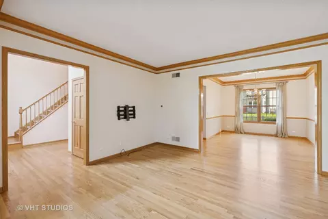 Living - 1971 Tunbridge Ct, Algonquin, IL 60102 photo 5 of 9
