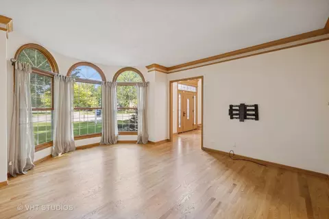 Living - 1971 Tunbridge Ct, Algonquin, IL 60102 photo 4 of 9