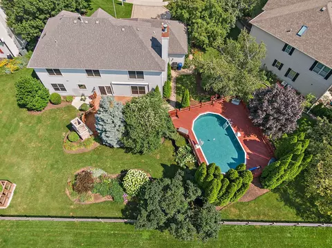 View/Area - 1971 Tunbridge Ct, Algonquin, IL 60102 photo 2 of 6