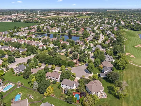 View/Area - 1971 Tunbridge Ct, Algonquin, IL 60102 photo 5 of 6