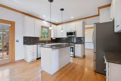Kitchen - 1971 Tunbridge Ct, Algonquin, IL 60102 photo 2 of 3