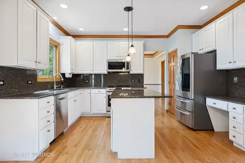 Kitchen - 1971 Tunbridge Ct, Algonquin, IL 60102 photo 3 of 3