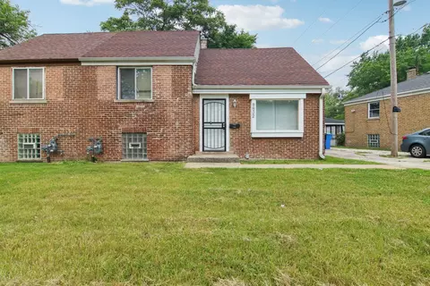9832 S Oglesby Ave, Chicago, IL 60617