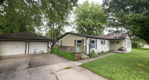 Exterior - 209 E North St, Gardner, IL 60424 photo 2 of 5