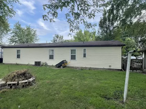 Exterior - 209 E North St, Gardner, IL 60424 photo 3 of 5
