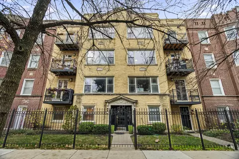 1210 W Roscoe St #2, Chicago, IL 60657