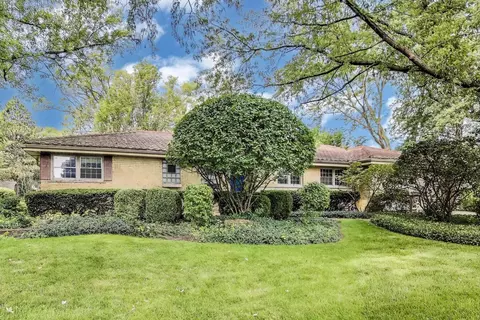 914 S School St, Mount Prospect, IL 60056