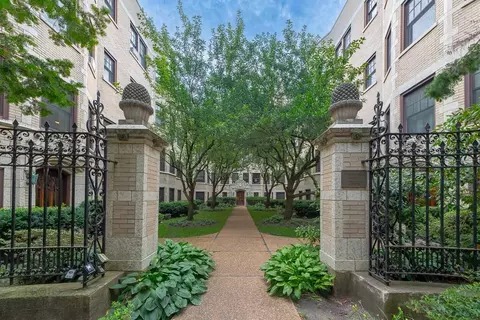 824 Judson Ave #4, Evanston, IL 60202