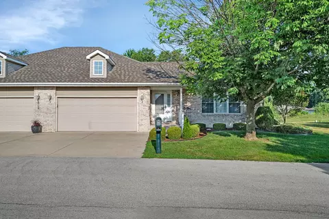 78 Oregon Trl, Coal City, IL 60416