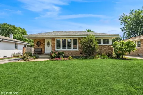 895 S Parkside Ave, Elmhurst, IL 60126