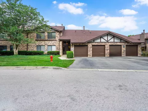 6230 Trinity Dr #1-C, Lisle, IL 60532