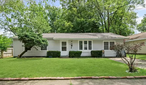 1104 Lanore Dr, Urbana, IL 61802