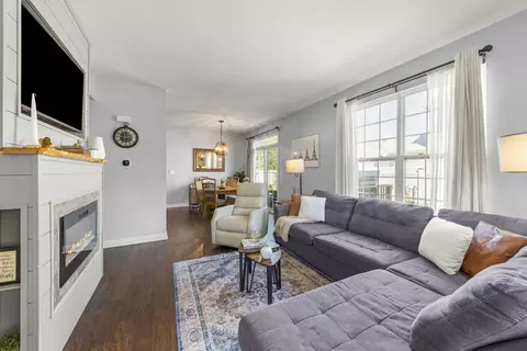 Living - 3627 Daisy Ln, Elgin, IL 60124 photo 1 of 1